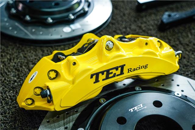宝马X4升级刹车改装案例，TEI Racing前轮6活塞刹车卡钳后大碟套装